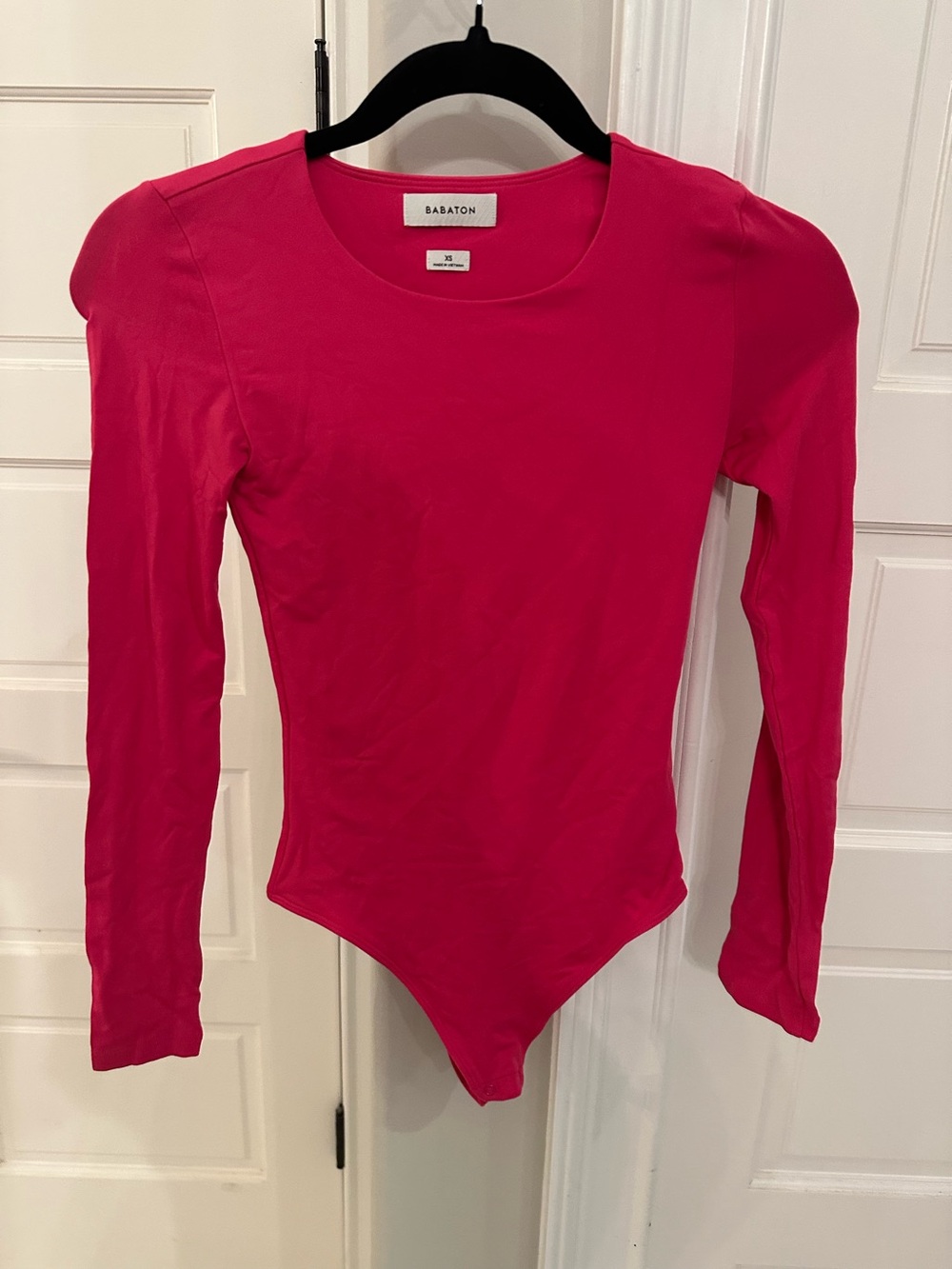 Aritzia Babaton Bodysuit Womens XS Round Neck Stretch Pink Long Sleeve Top EUC!